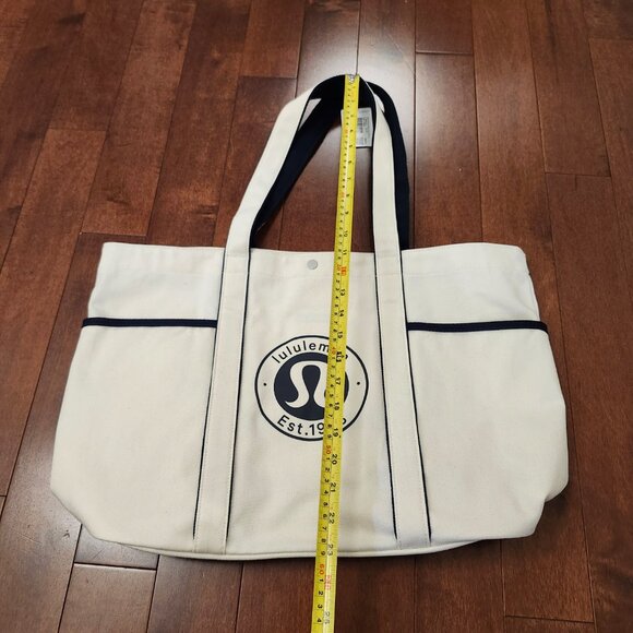 Lululemon daily multi pocket canvas tote in white - Picture 7 of 7